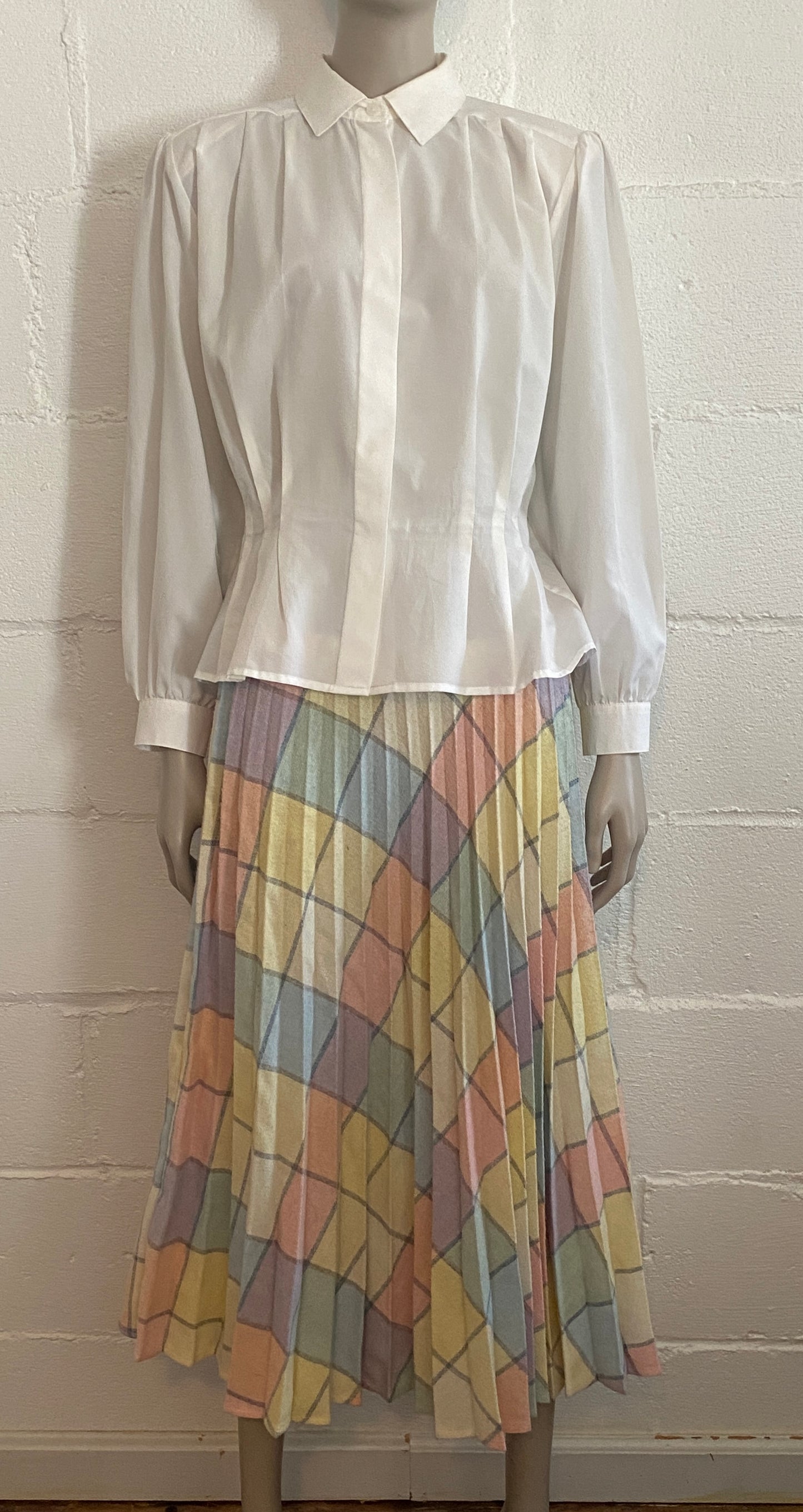 Vintage White Hidden Button Up Blouse Top Pleated Fitted Sz M