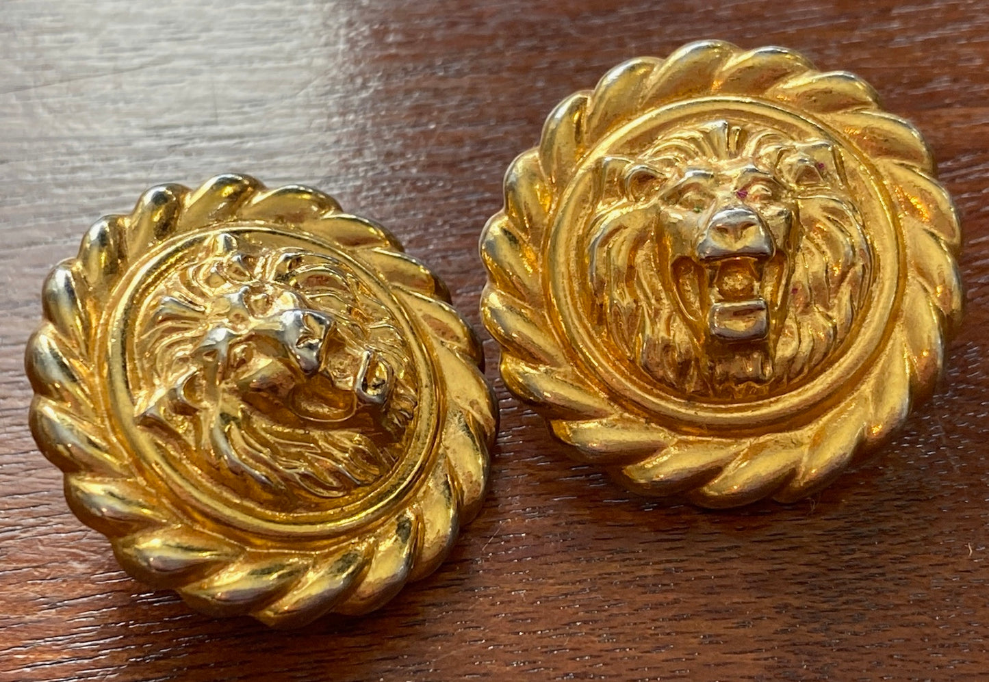 Vintage 80's Large Round Lions Head Pierced Earrings Gold Tone