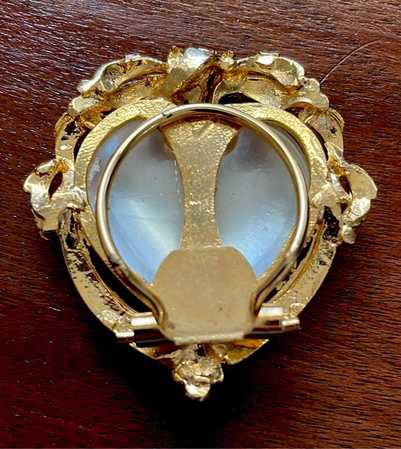 Goldtone Heart Shaped Scarf Clip Faux Pearl Pearlescent Centerpiece