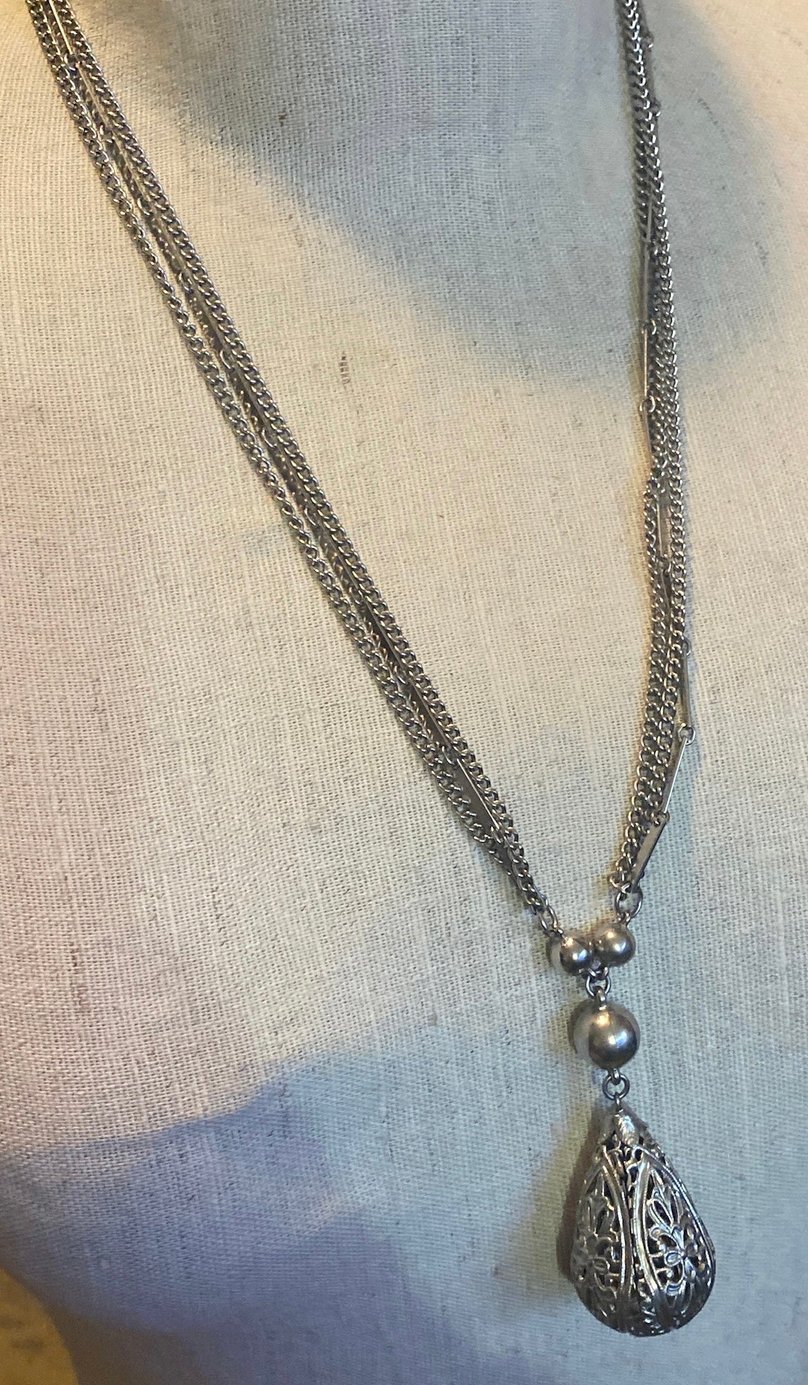 Victorian Style Silver Tone Metal Chain Pendant Filigree Necklace