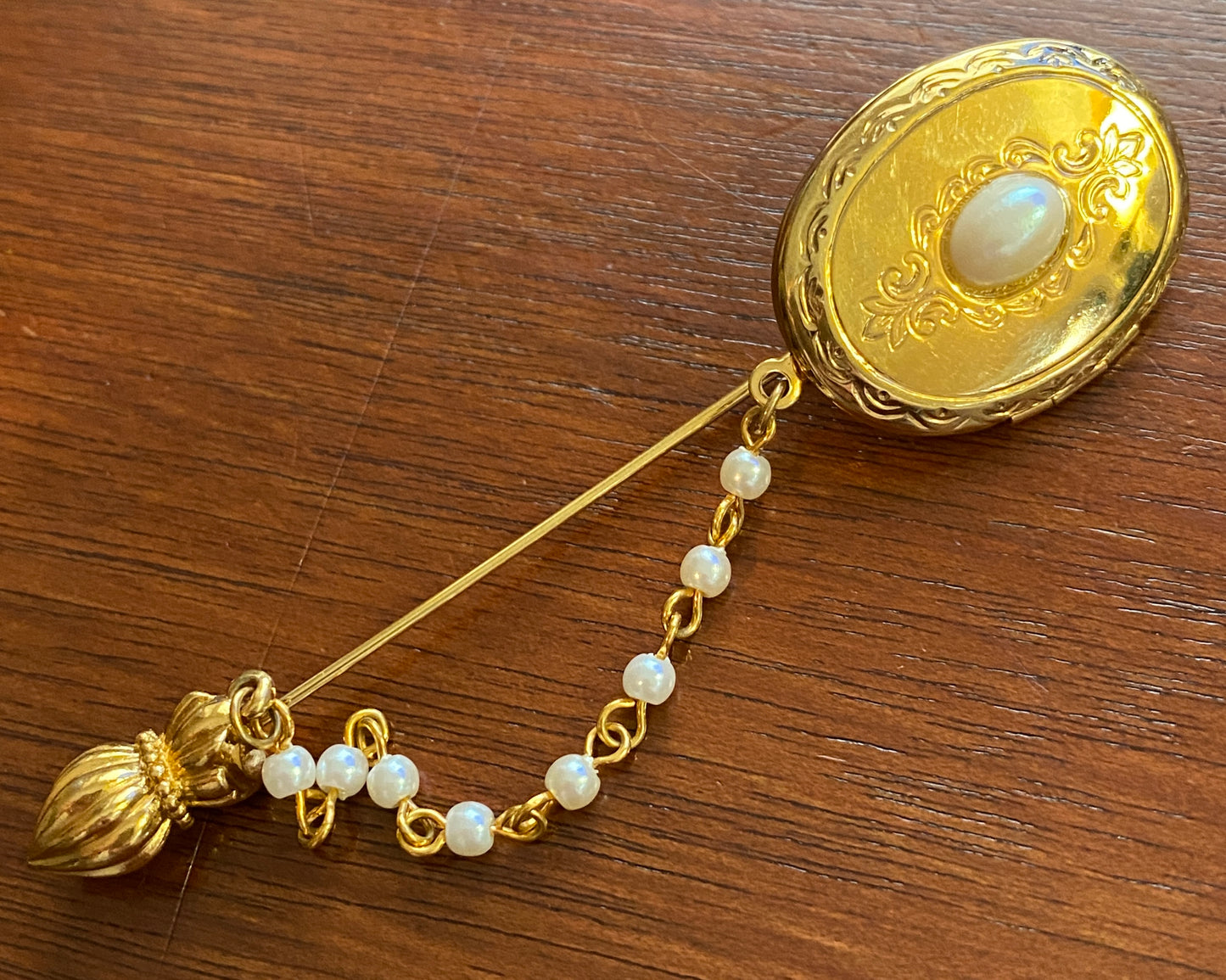 Vintage Faux Pearl Chain Gold Tone Locket Stick Hat Pin Brooch