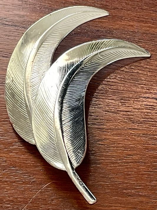 Vintage Silvertone Metal Leaf Feather Brooch Pin