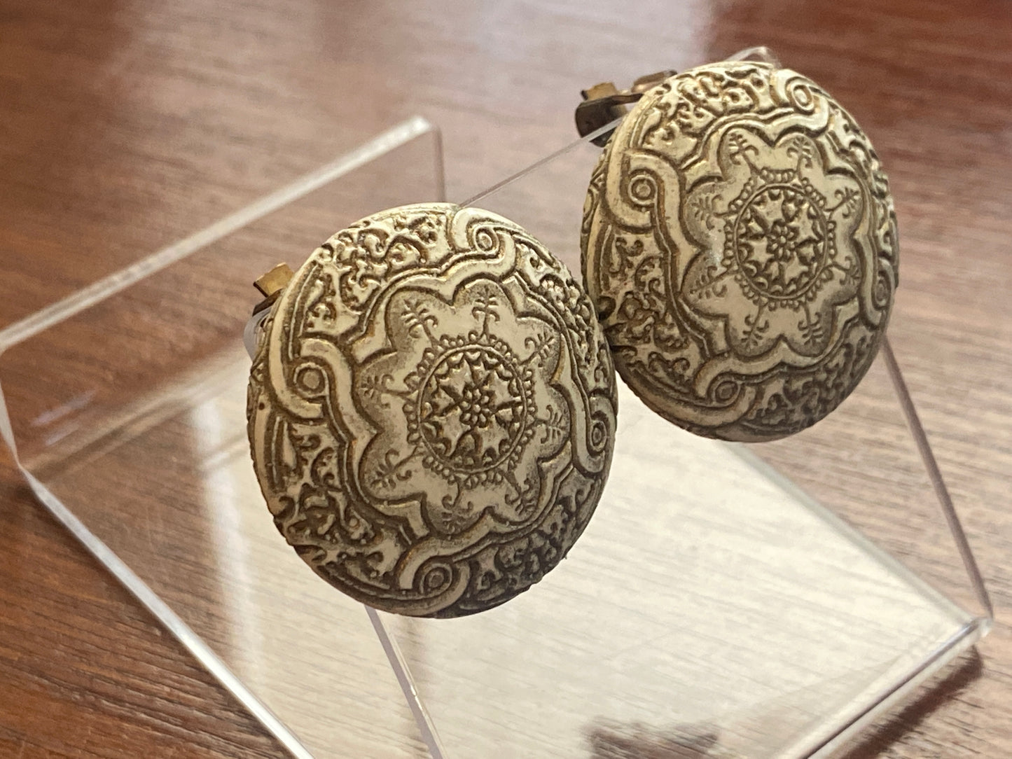 Vintage Carved Large Round Clip on Earrings Intricate Pattern