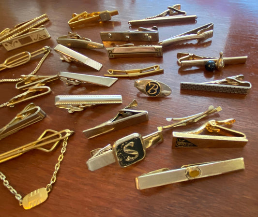 Lot of Vintage Tie Bars Clips Some Signed Mostly Gold Tone