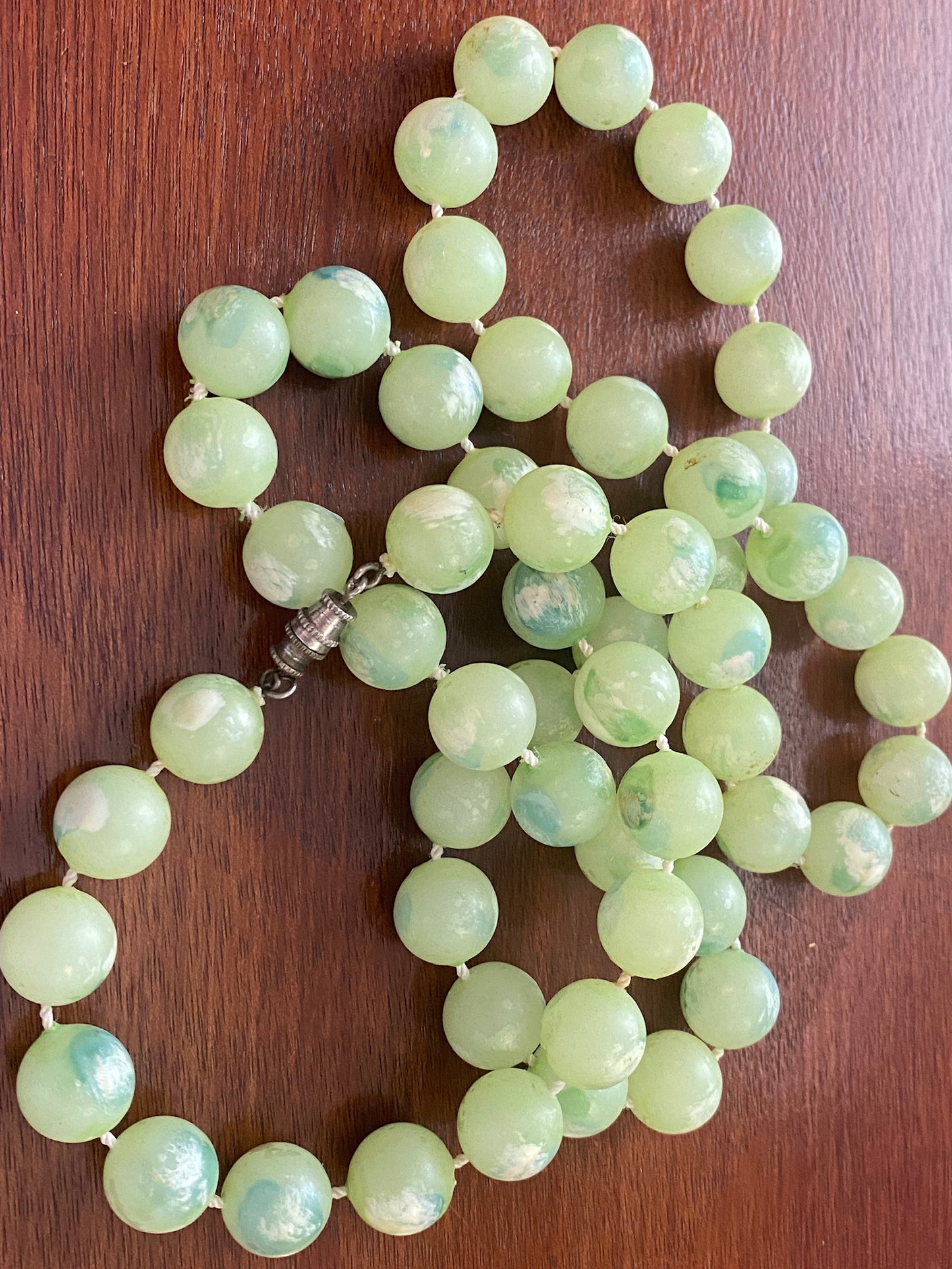 Vintage Light Green Marbled Plastic Bead Knot Single Strand Necklace