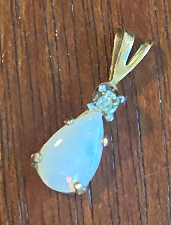 14k Yellow Gold Pear Shaped Opal Diamond Accent Necklace Pendant