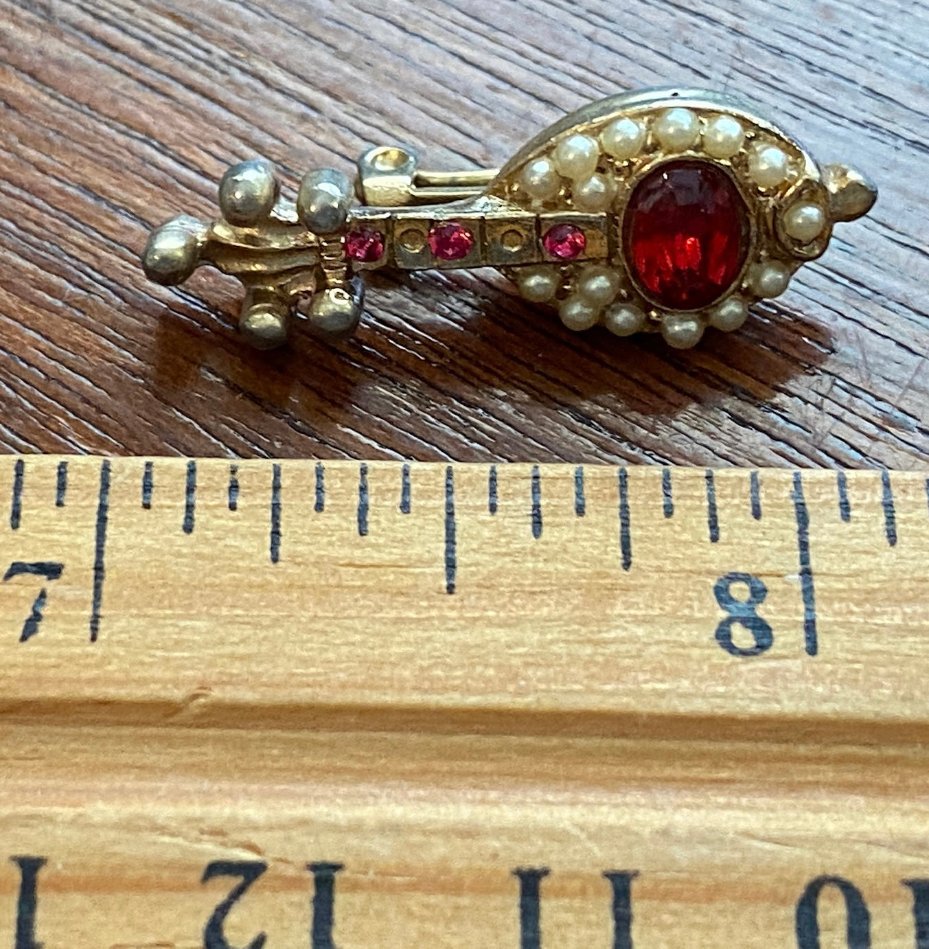 Vintage Small Red Paste Stone Seed Pearl Guitar Instrument Brooch Pin