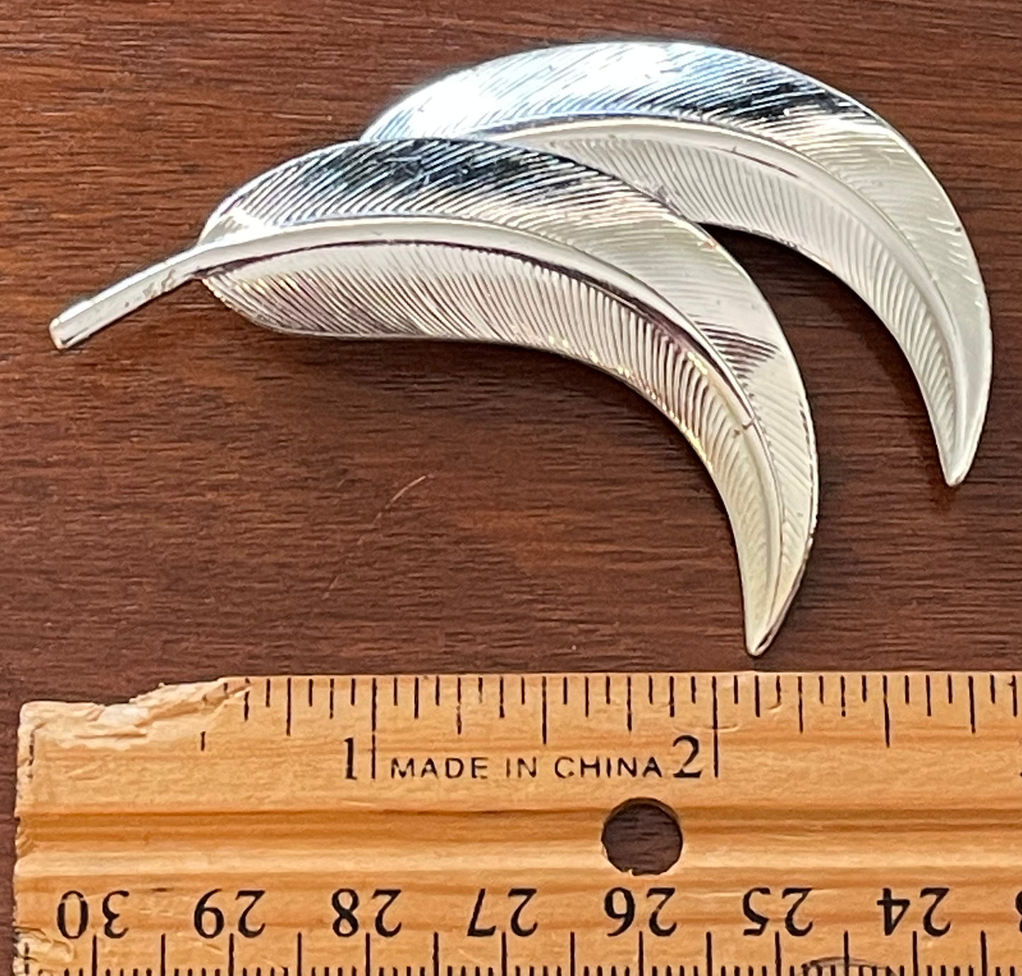 Vintage Silvertone Metal Leaf Feather Brooch Pin