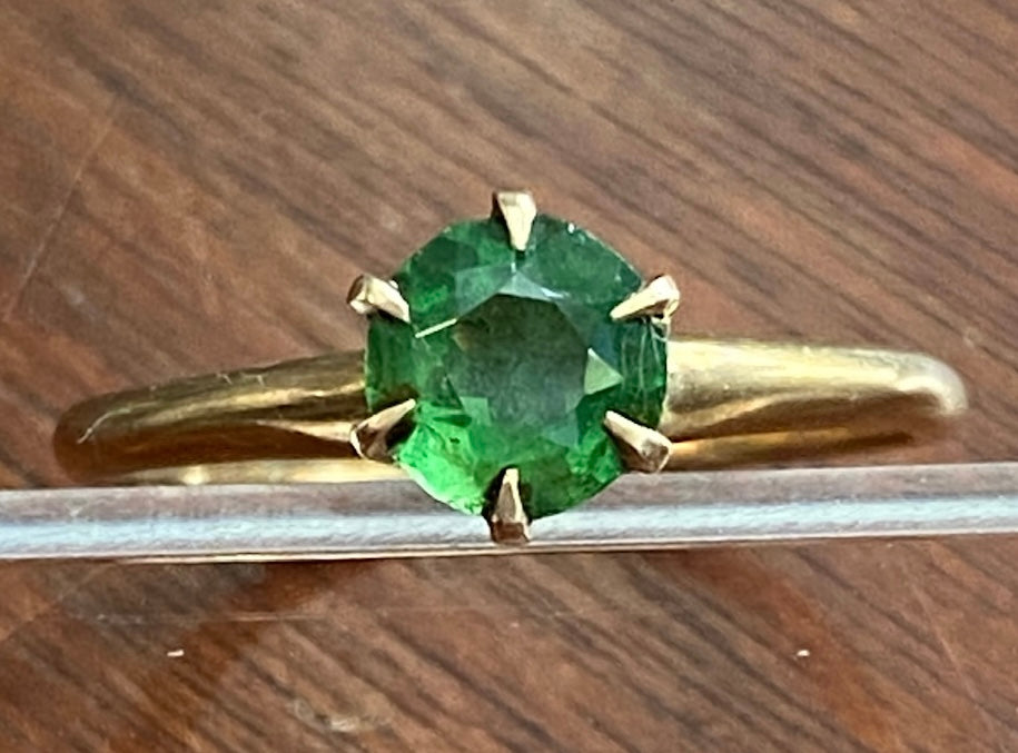 Vintage 10k Yellow Gold Prong Set Green Glass Ring Sz 9.75