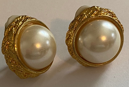 Vintage Faux Pearl Cabochon Gold Tone Metal Clip On Earrings