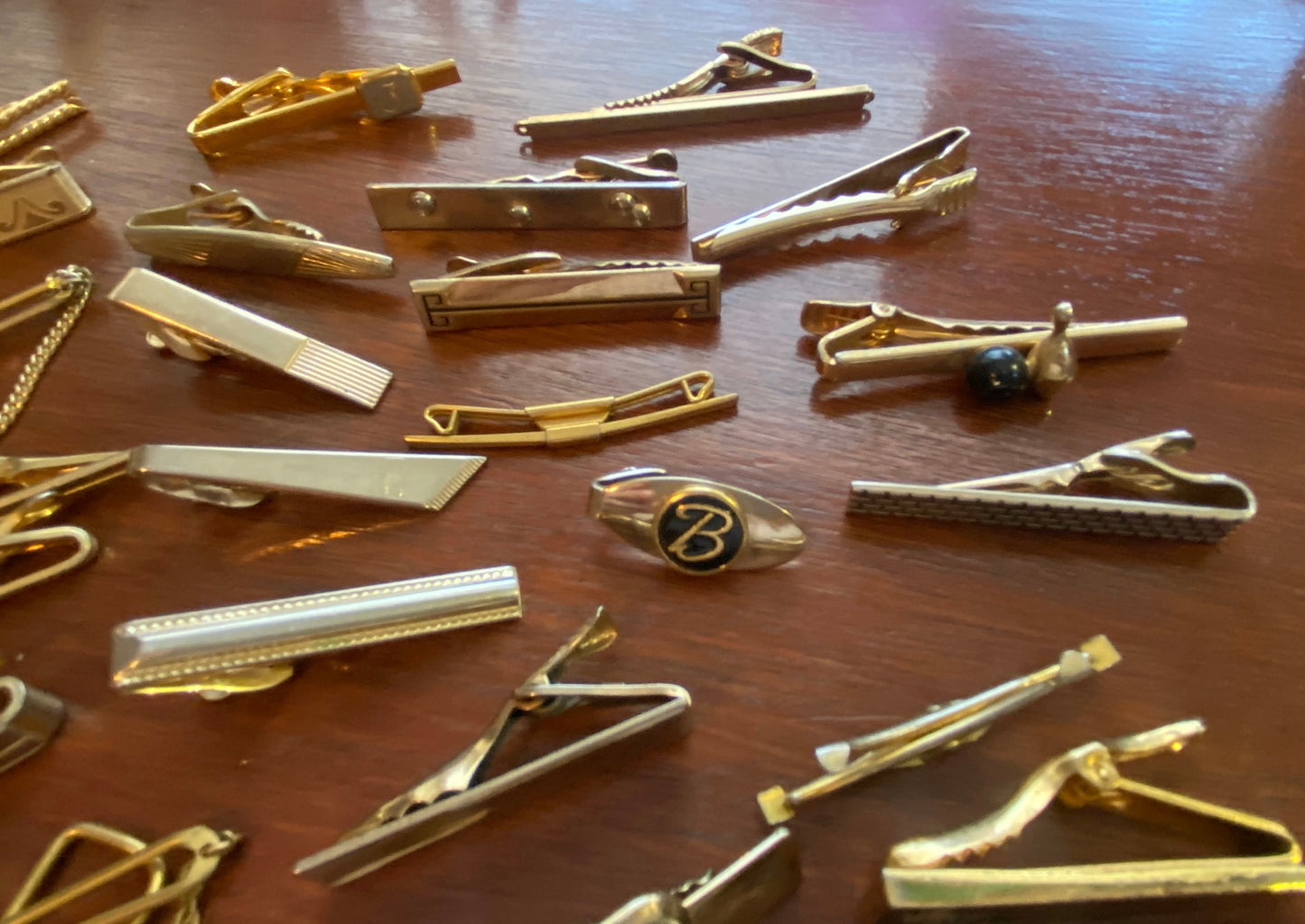 Lot of Vintage Tie Bars Clips Some Signed Mostly Gold Tone