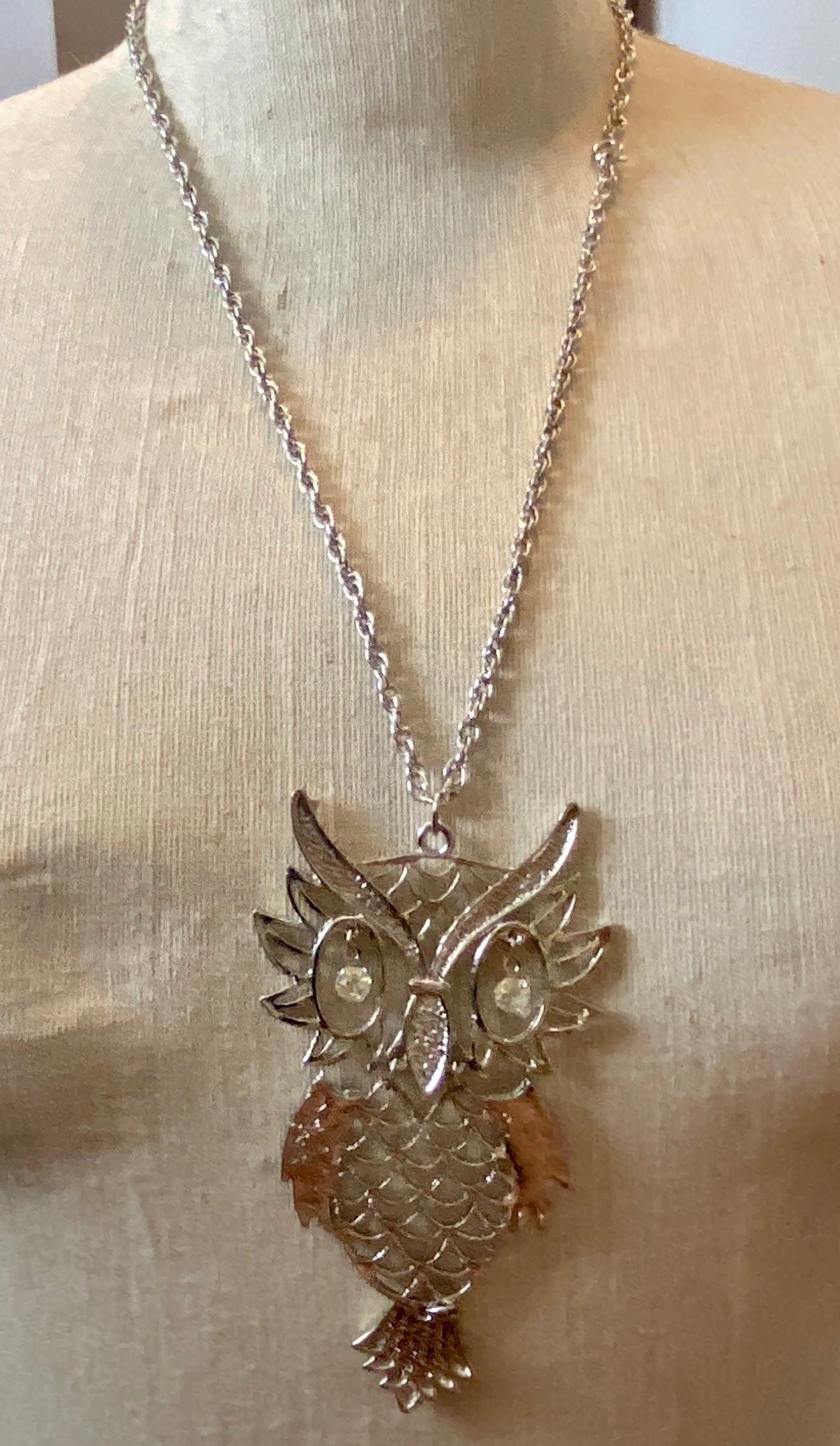 Vintage Silvertone Metal LARGE Rhinestone Owl Pendant Necklace