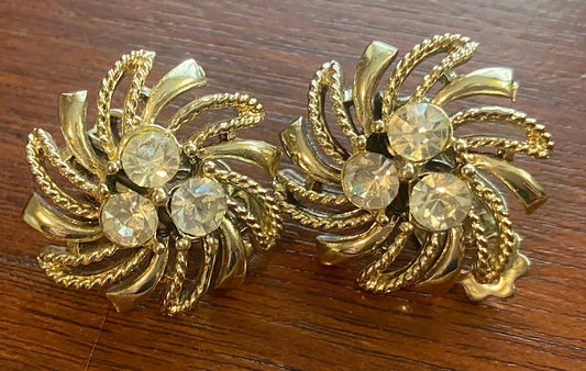 Vintage Lisner Gold Tone Metal Rhinestone Clip Ons Earrings