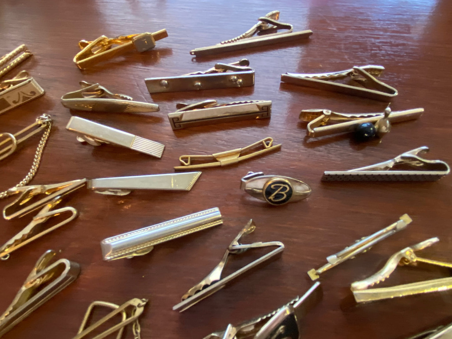 Lot of Vintage Tie Bars Clips Some Signed Mostly Gold Tone