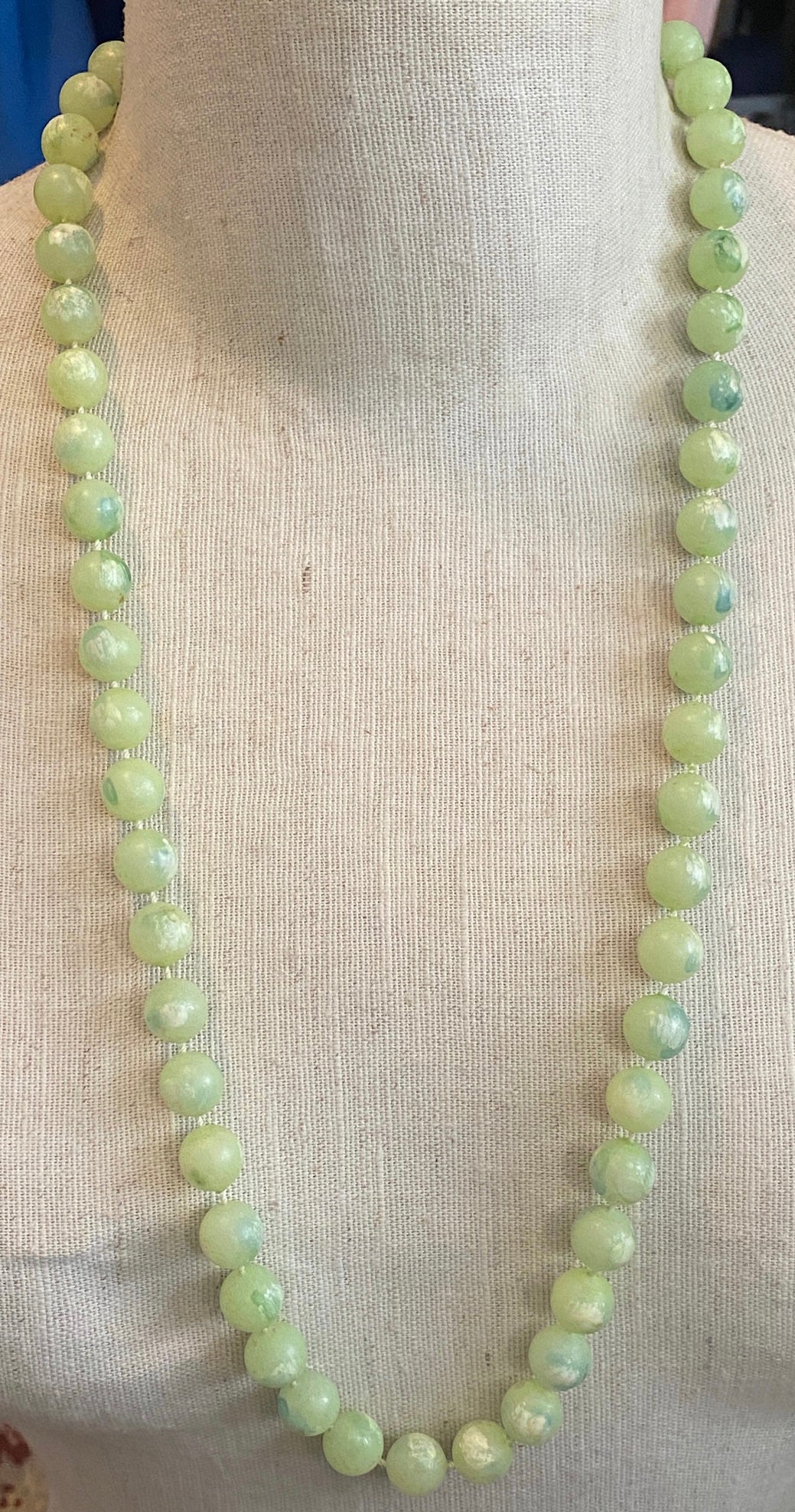 Vintage Light Green Marbled Plastic Bead Knot Single Strand Necklace