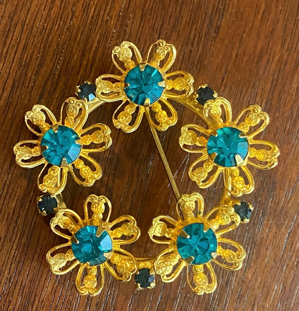 Vintage Gold Tone Metal Two Tone Blue Rhinestone Wreath Brooch Pin