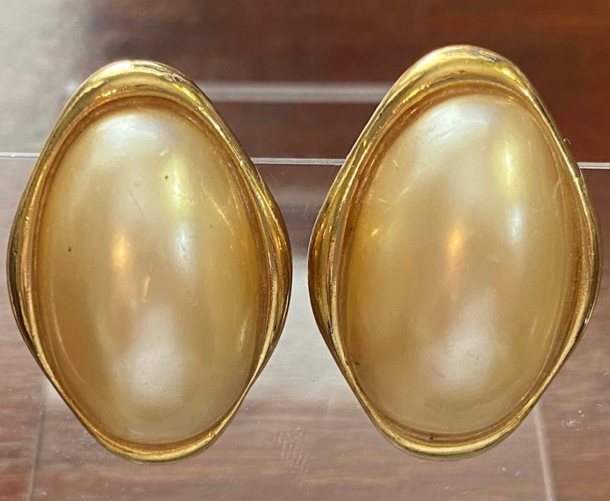 Vintage Signed Trifari Gold Tone Faux Pearl Cabochon Clip On Earrings