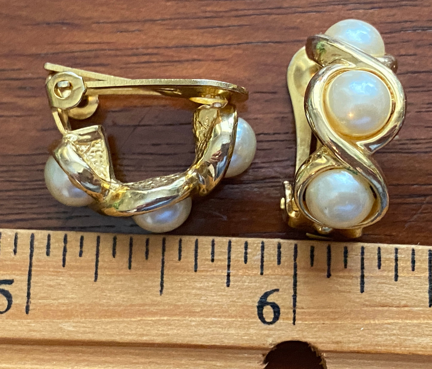 Vintage Gold Tone Metal Faux Pearl Cabochon Clip on Earrings
