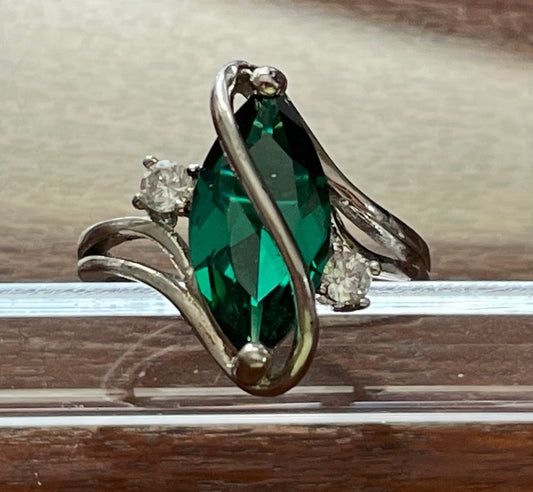 Vintage Style Silvertone Ring Sz 5 Large Green Glass Stone
