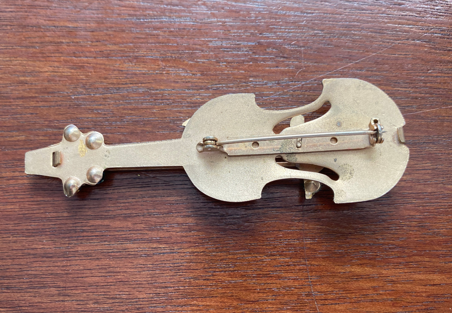 Vintage Large Gold Tone Metal Green Rhinestone Violin Brooch