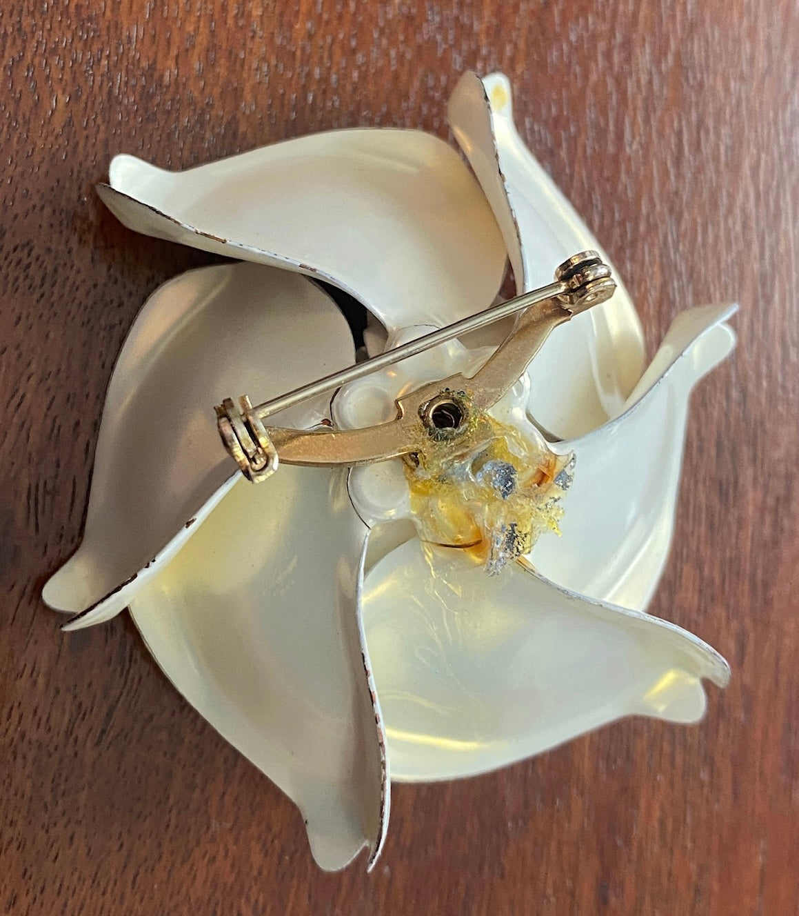 Vintage Metal Iridescent Pearlescent White Large Flower Rose Brooch Pin