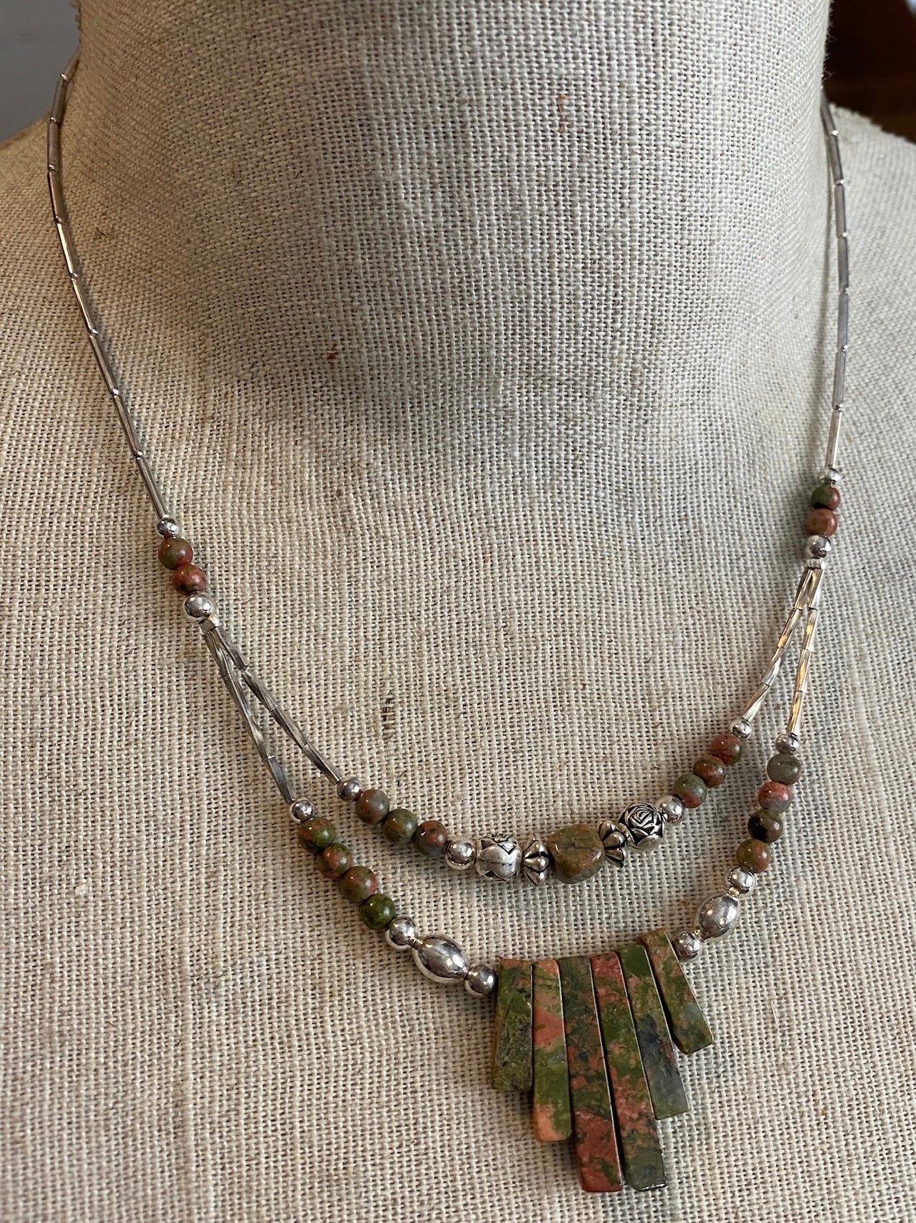 Polished Gemstone Silver-plate Bead Flower Necklace