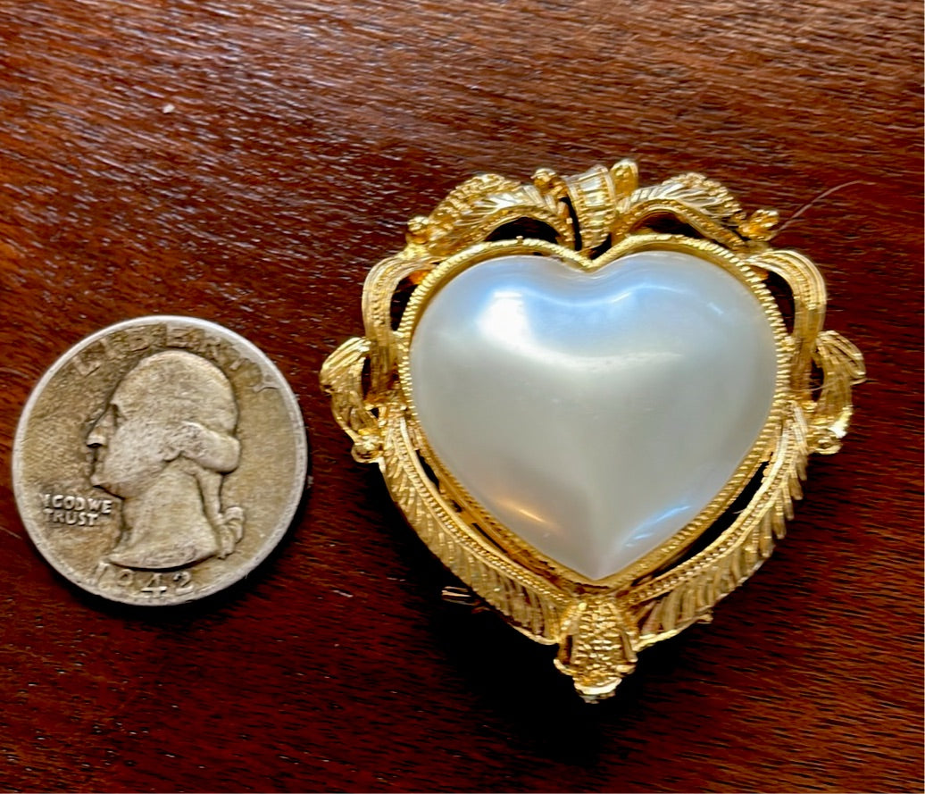 Goldtone Heart Shaped Scarf Clip Faux Pearl Pearlescent Centerpiece