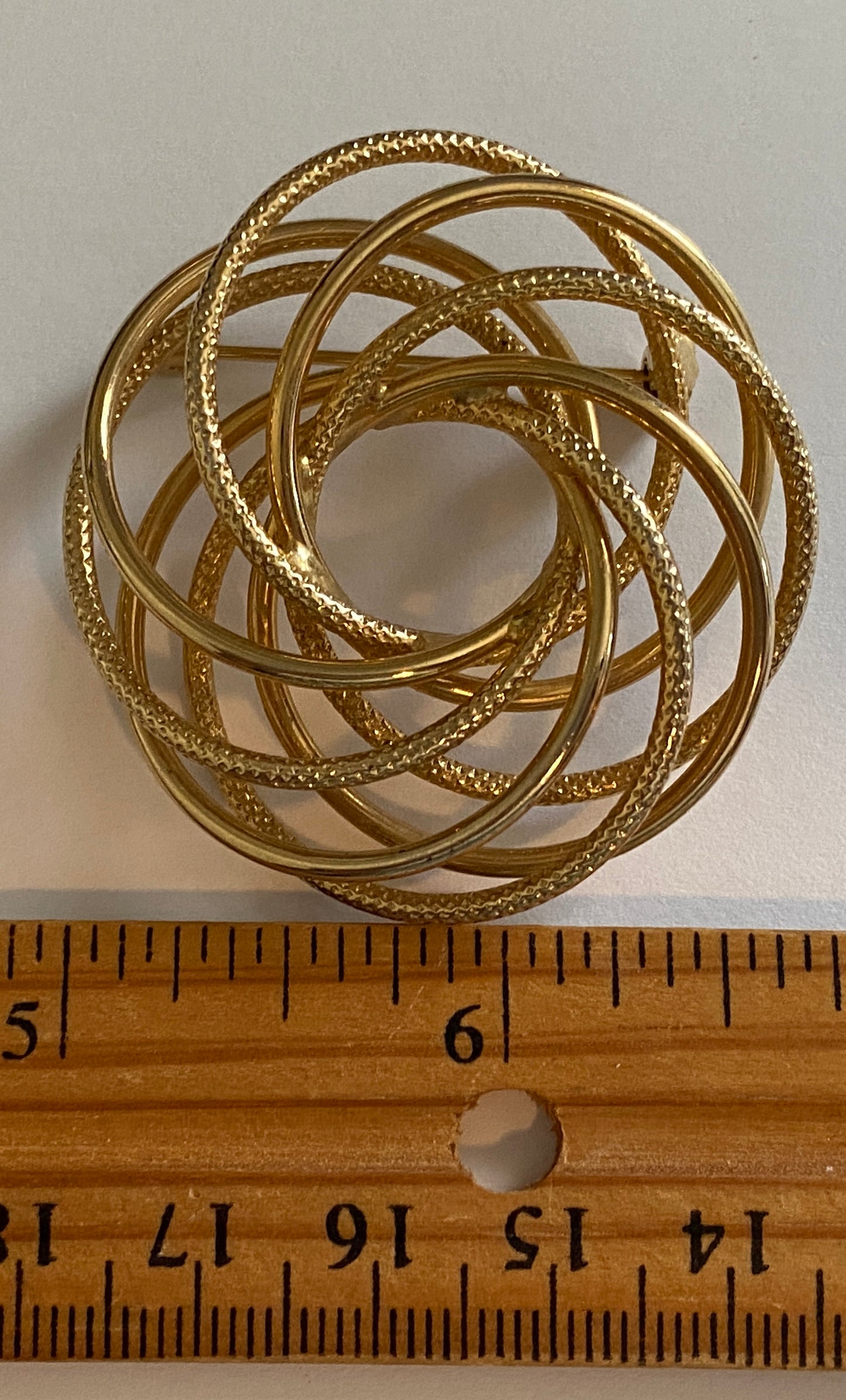 Vintage Good Tone Metal Circle Knot Infinity Brooch Pin