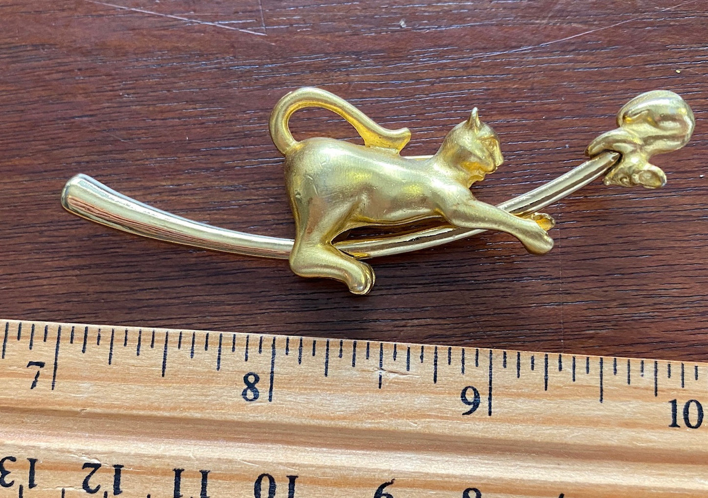 Vintage Cat Mouse on a Limb Brushed Matte Gold Tone Brooch Pin