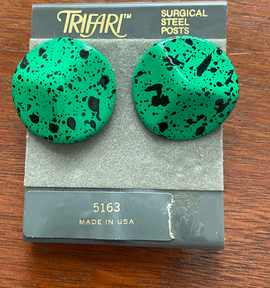 Vintage Trifair Green Speckled Round Acrylic Enamel Earrings Pierced
