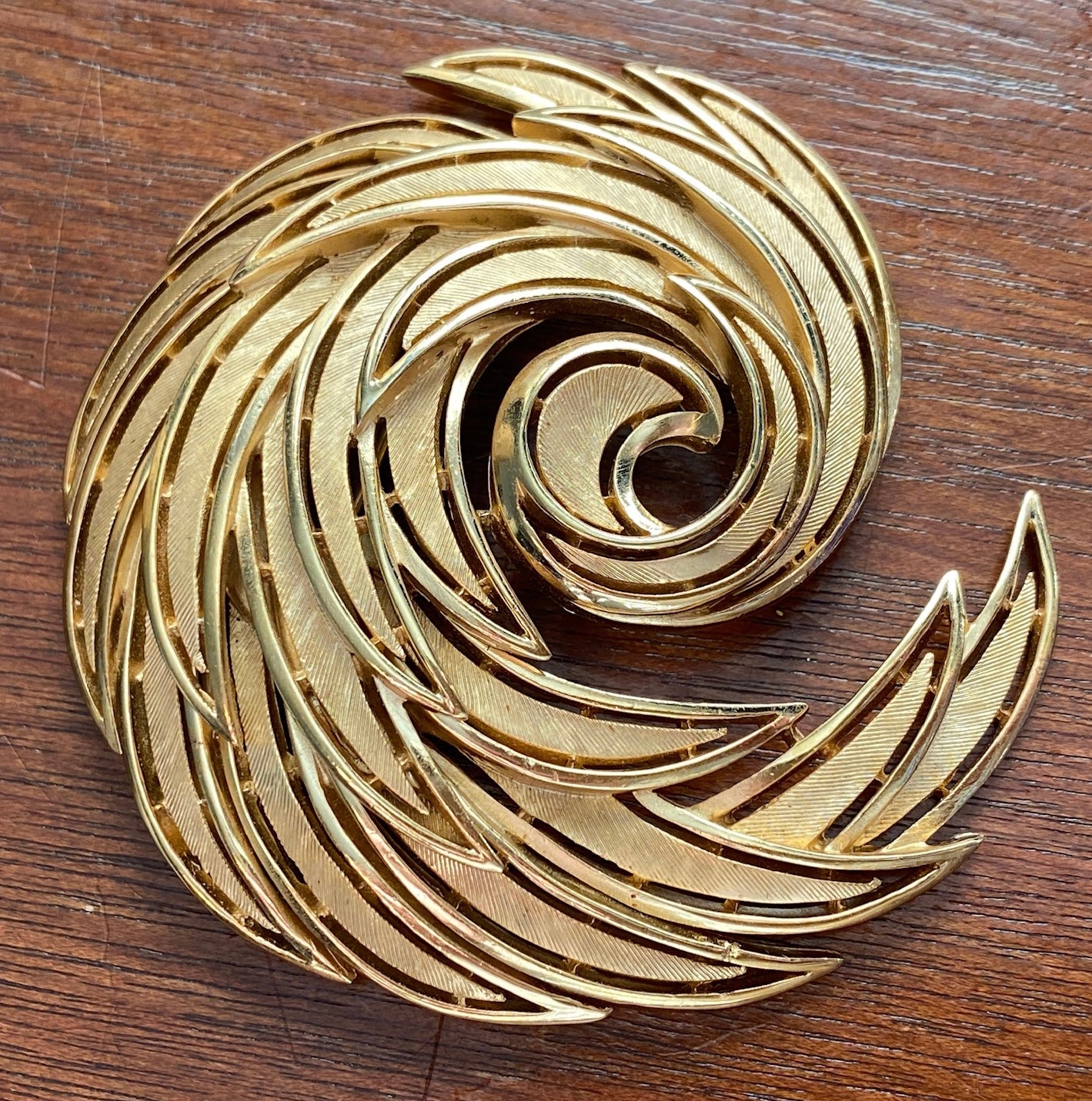 Vintage HUGE Crown Trifari Two Tone Gold Swirl Spiral Brooch Pin