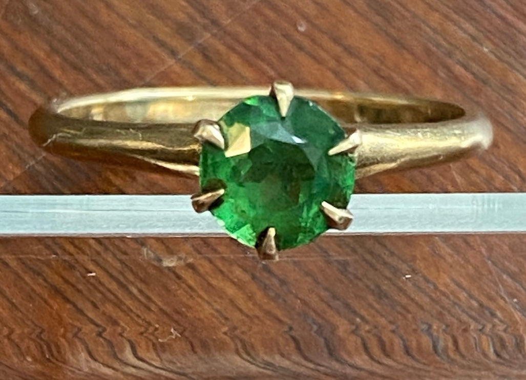 Vintage 10k Yellow Gold Prong Set Green Glass Ring Sz 9.75