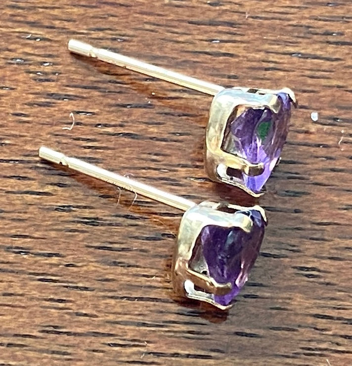 10k Yellow Gold Heart Shaped Amethyst Stud Earrings