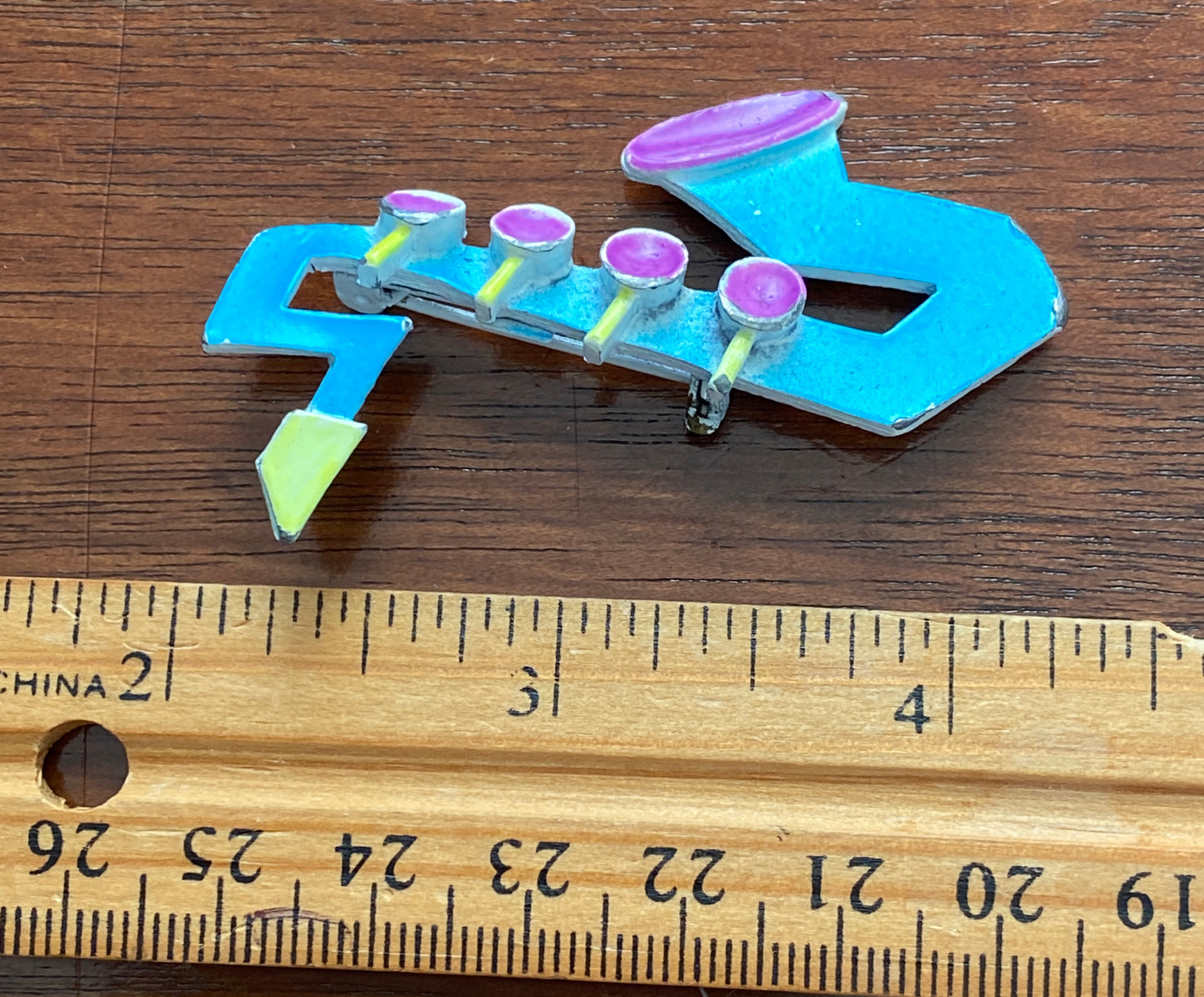 Vintage 90's Airbrushed Saxophone Music Brooch Pin