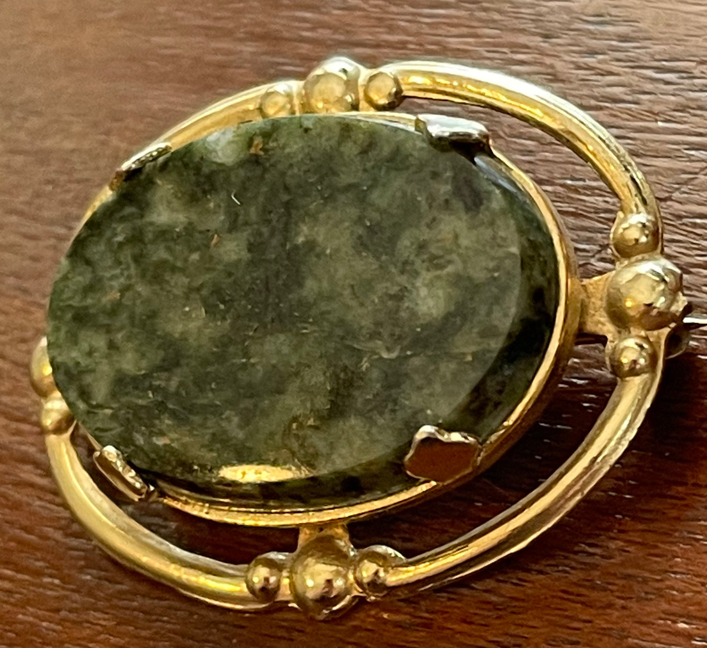 Vintage Gold Tone Metal Oval Jade Stone Brooch Pin