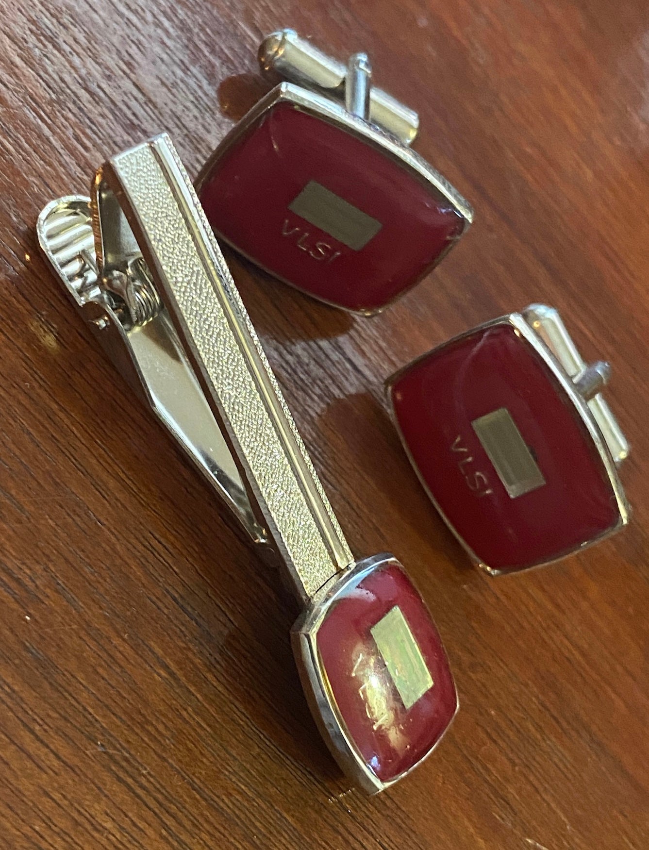 Matsushita Vintage Red Enamel Silvertone Tie Clip Cuff Link Set VLSI