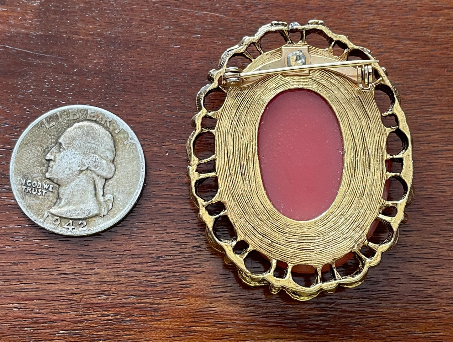 Vintage Large Goldtone Metal Brooch Pin Cameo