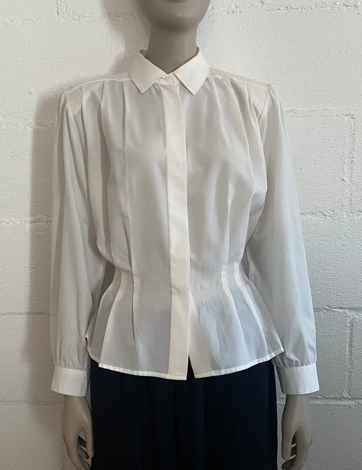 Vintage White Hidden Button Up Blouse Top Pleated Fitted Sz M