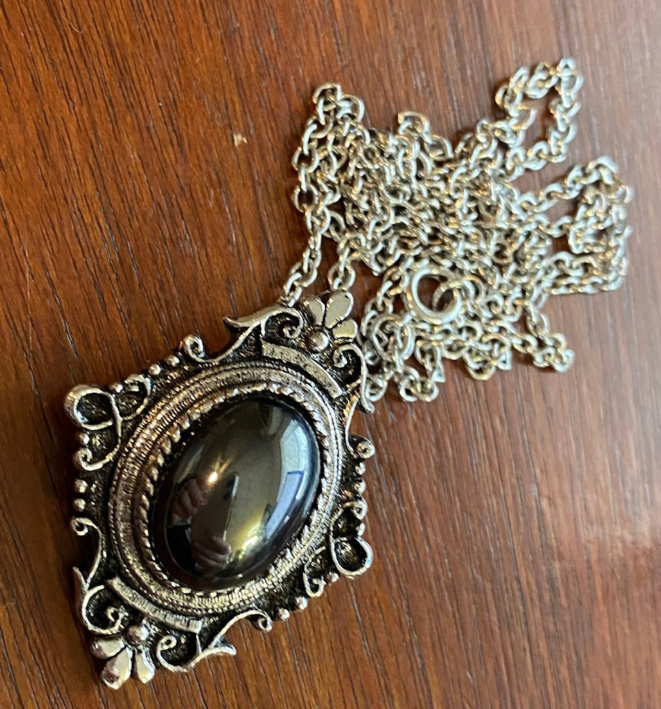 Vintage Victorian Style Sarah Coventry Gray Cabochon Pendant Necklace Silver Tone