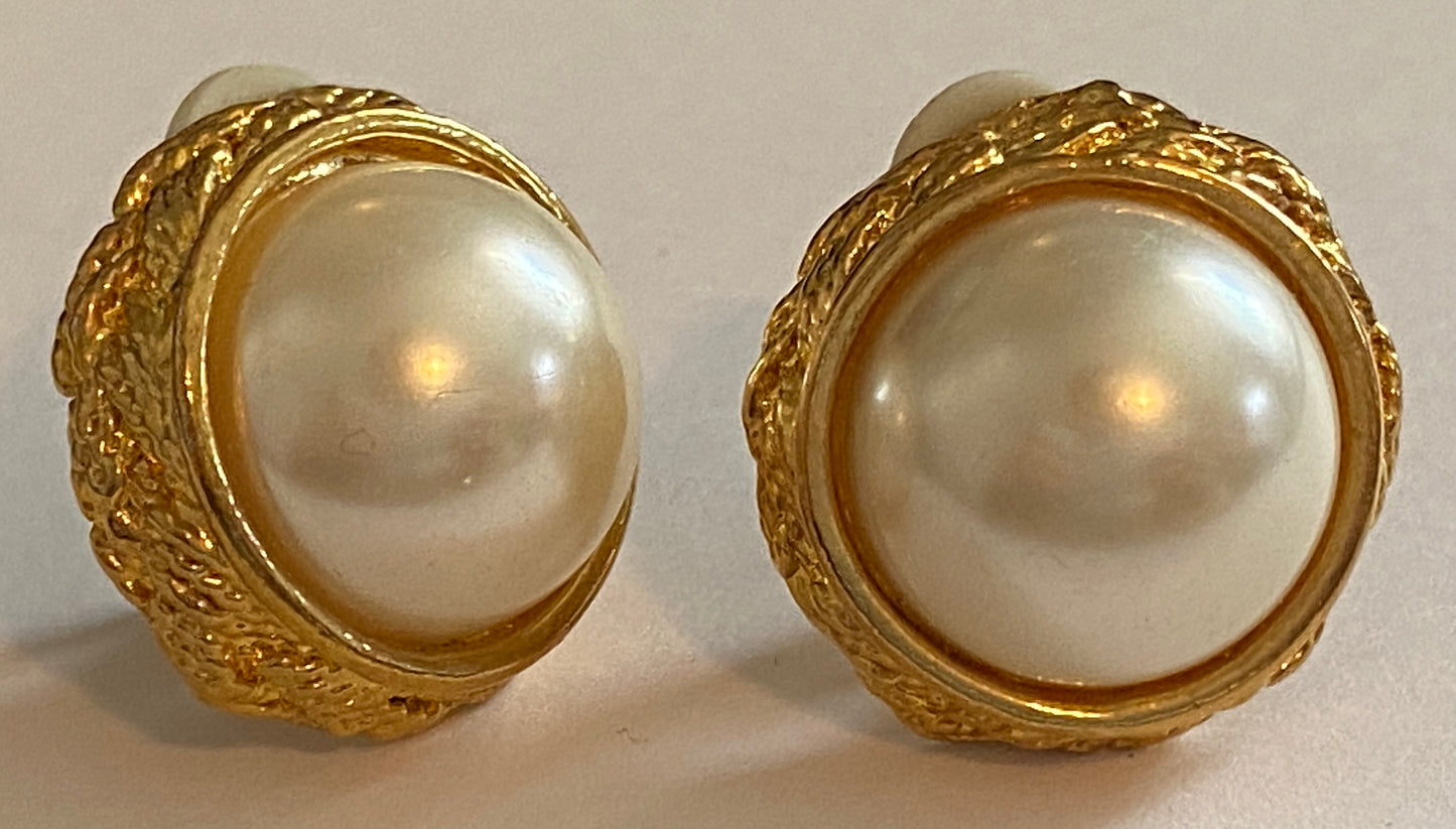 Vintage Faux Pearl Cabochon Gold Tone Metal Clip On Earrings