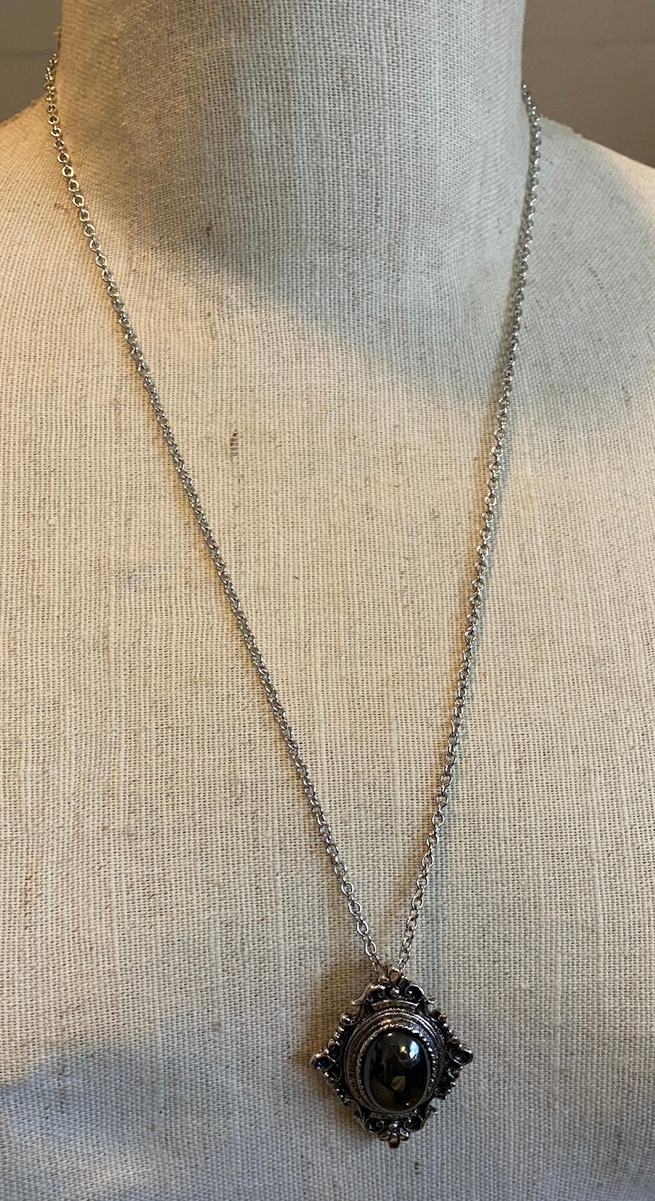 Vintage Victorian Style Sarah Coventry Gray Cabochon Pendant Necklace Silver Tone