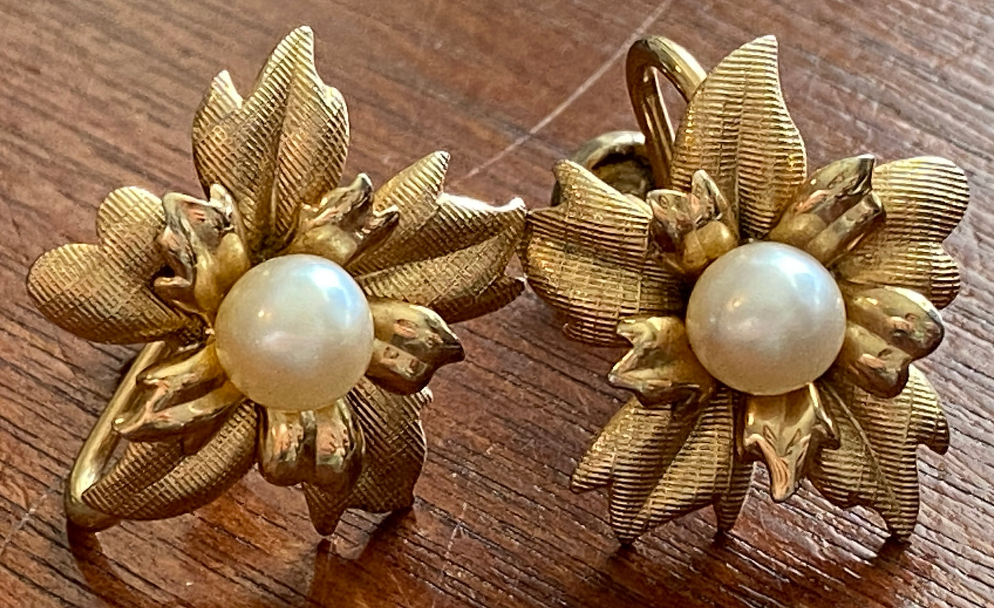 Vintage 1/20 12kt Yellow Gold Filled 6mm Pearl Screw Back Flower Earrings
