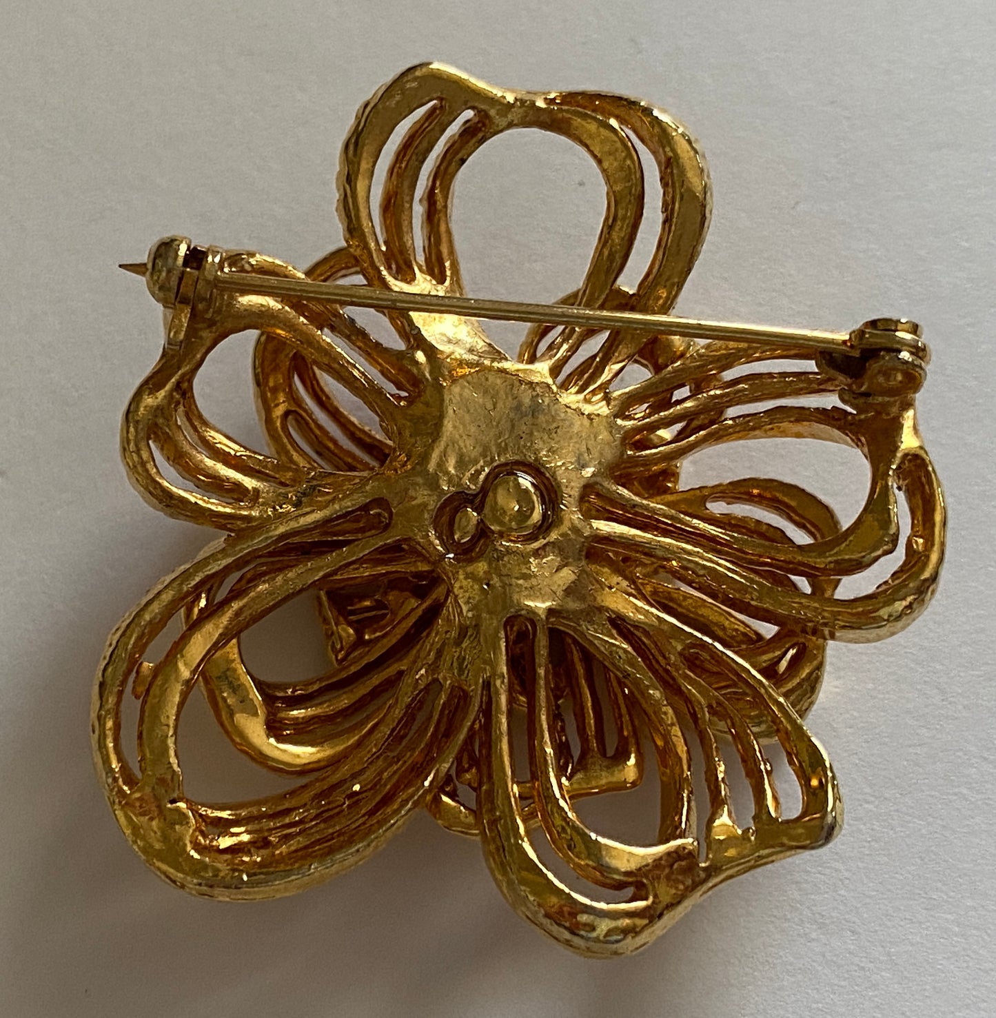 Vintage Gold Tone Metal Wreath Bow Large Brooch Pin