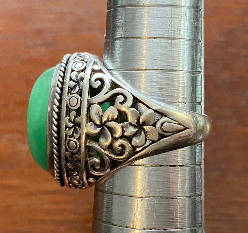 Sterling Silver 925 Jade Cabochon Ring Sz 7.75 Floral Scroll