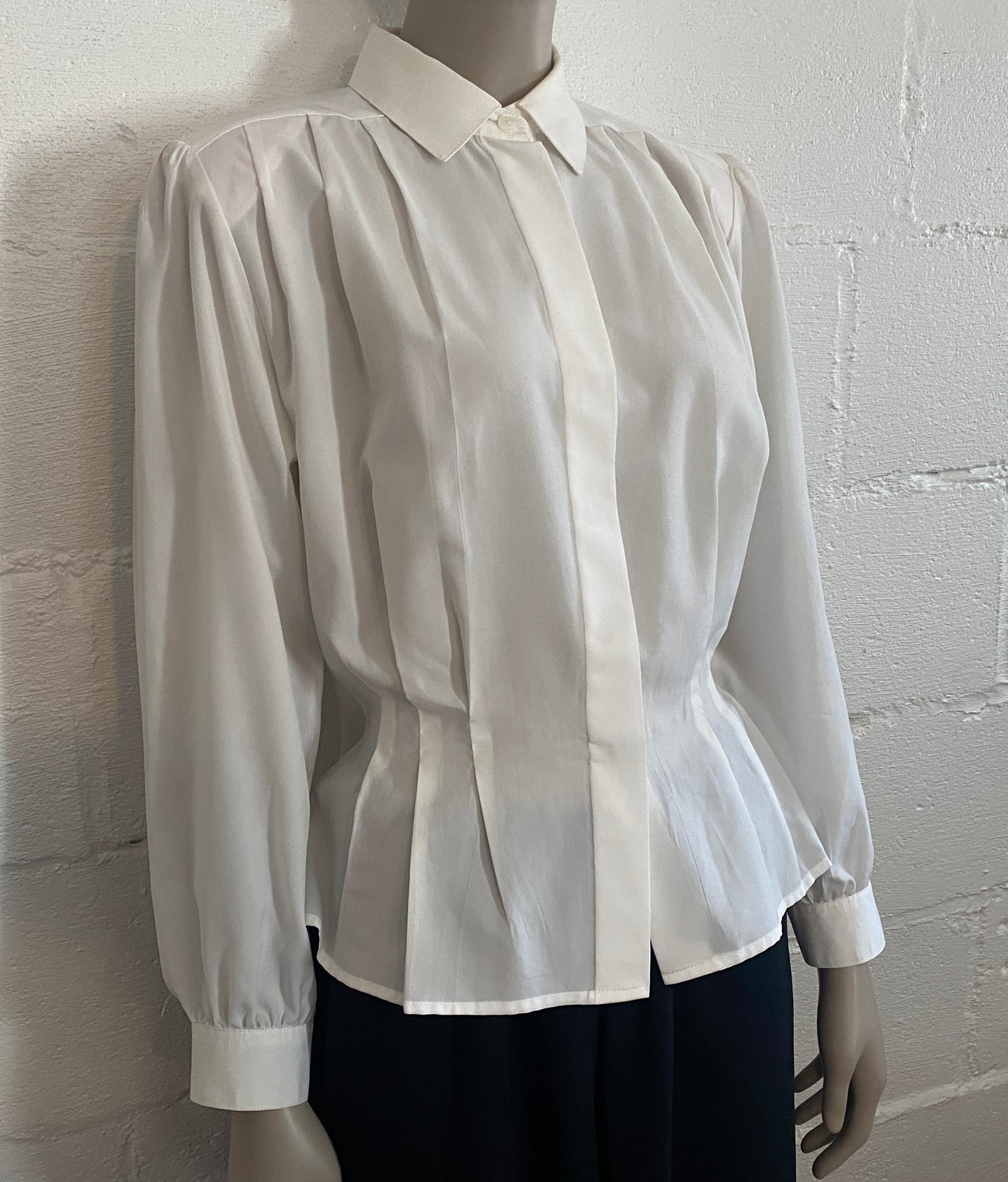 Vintage White Hidden Button Up Blouse Top Pleated Fitted Sz M