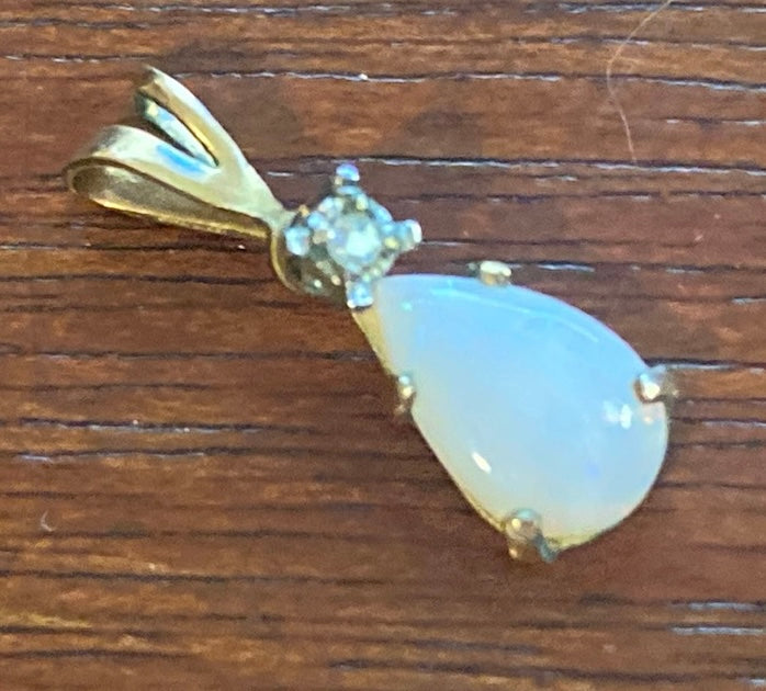 14k Yellow Gold Pear Shaped Opal Diamond Accent Necklace Pendant