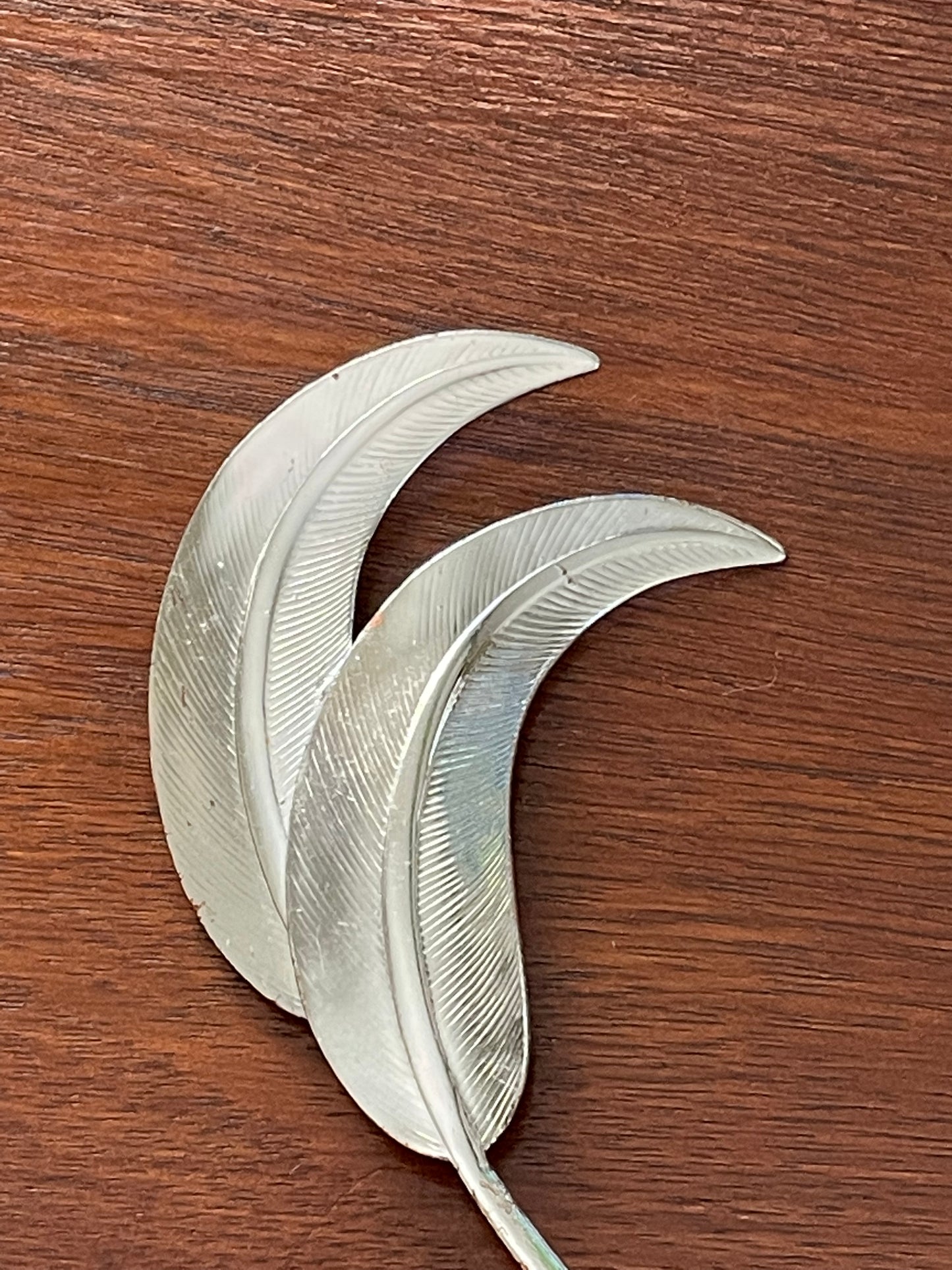 Vintage Silvertone Metal Leaf Feather Brooch Pin