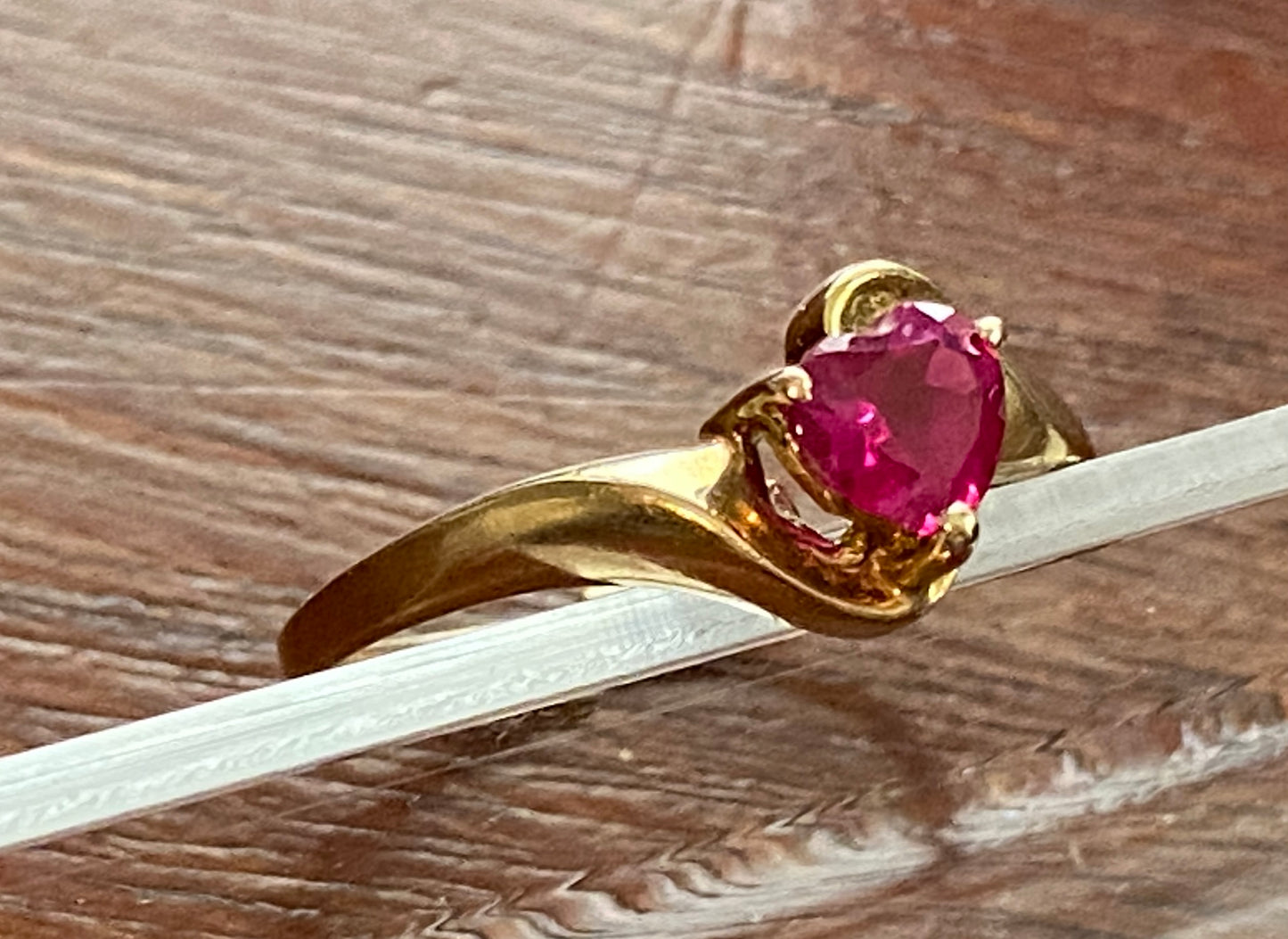 10k Yellow Gold Ruby Heart Ring Sz 7 Signed GTR AS IS