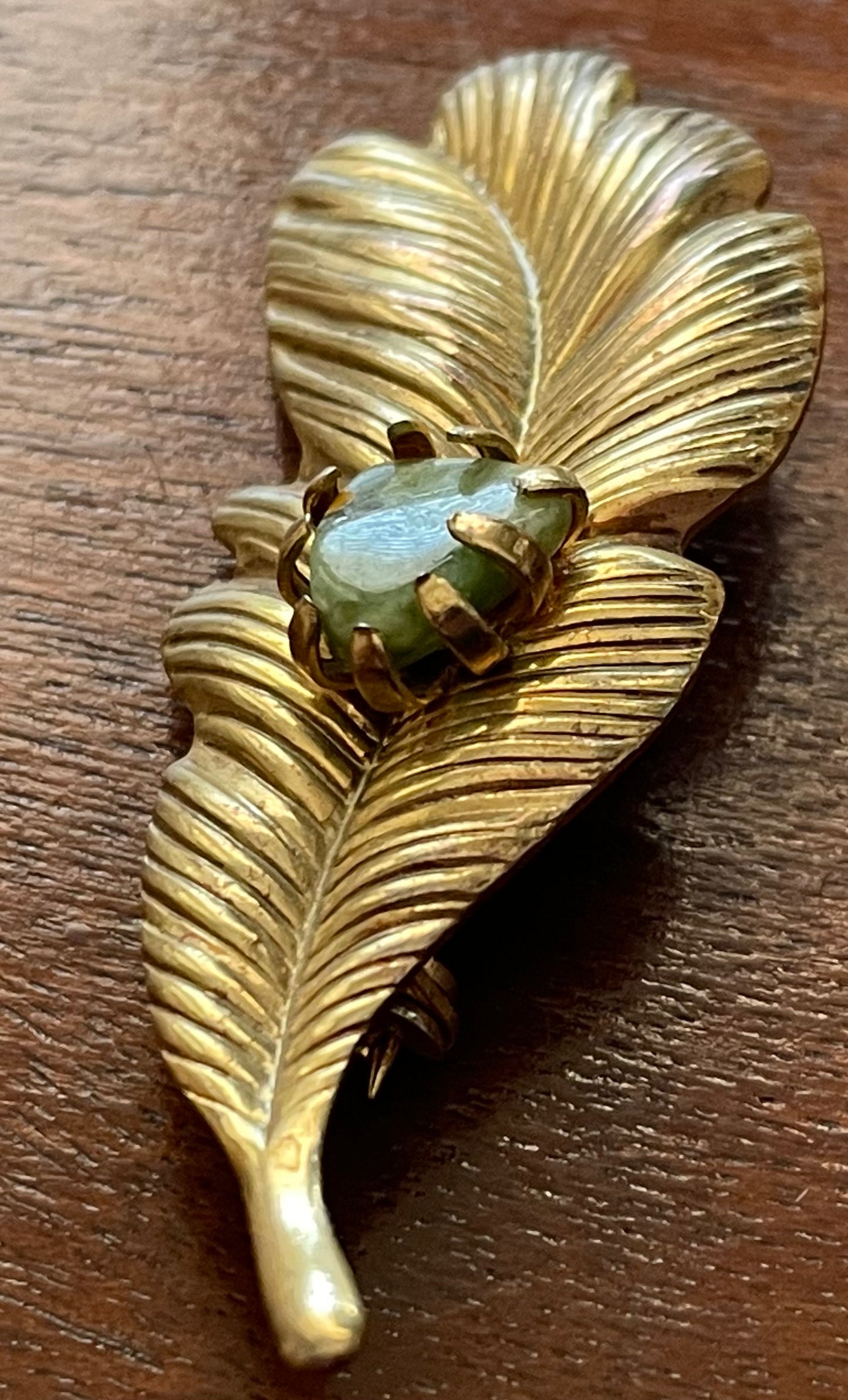 Vintage Gold Tone Metal Jade Stone Leaf Brooch Pin