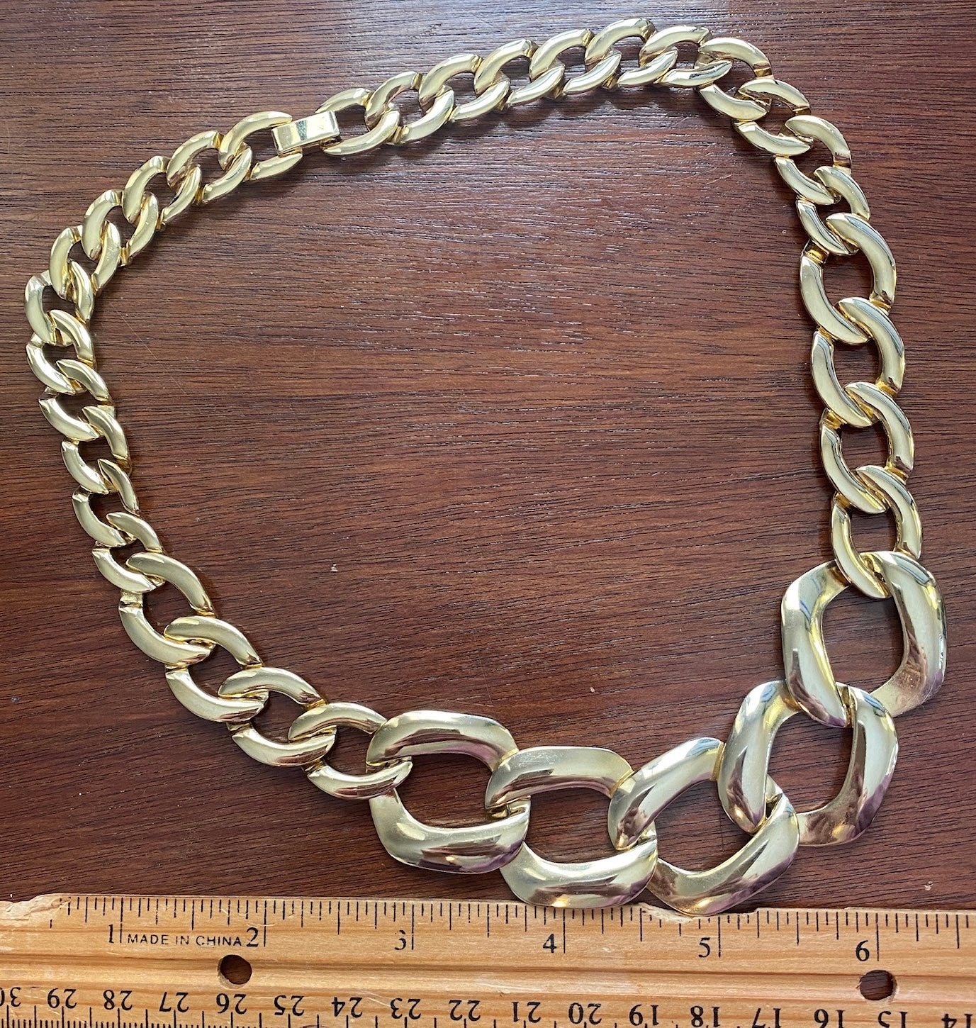 Vintage 80's Gold Tone Graduating Chain Link Collar Necklace